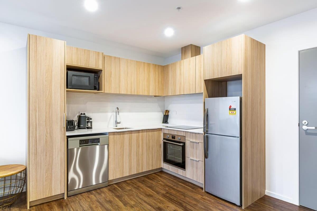 Stunning Ellerslie Apartment + Private Balcony Окленд Екстер'єр фото