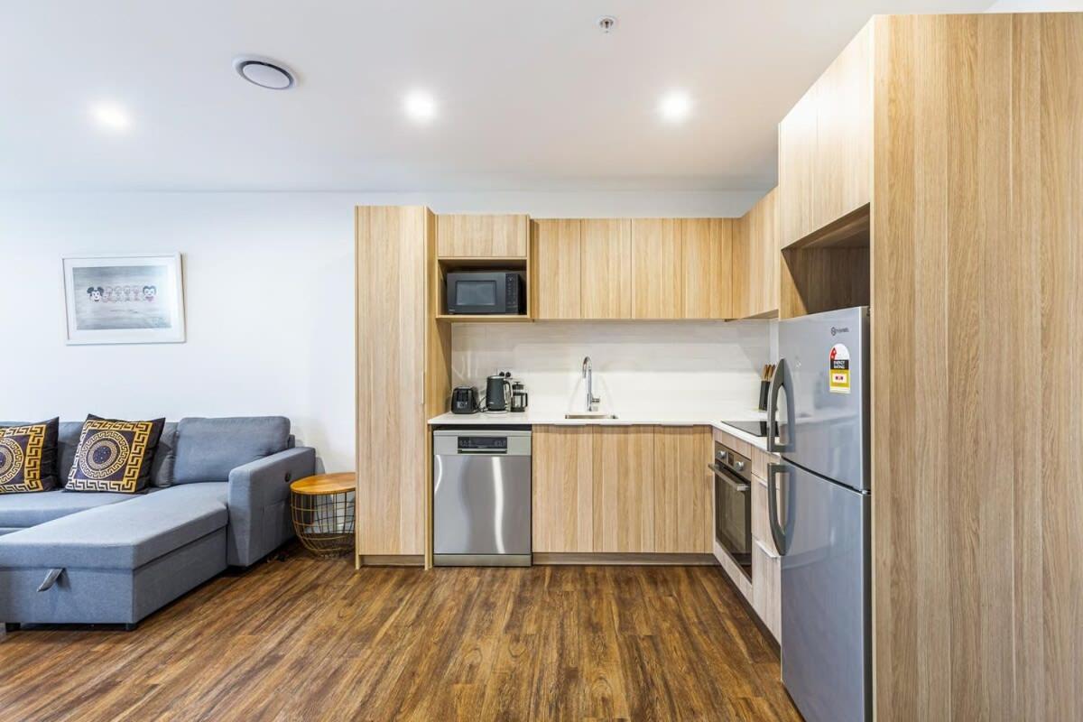 Stunning Ellerslie Apartment + Private Balcony Окленд Екстер'єр фото