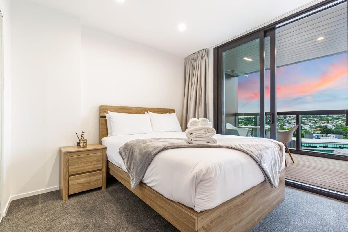 Stunning Ellerslie Apartment + Private Balcony Окленд Екстер'єр фото